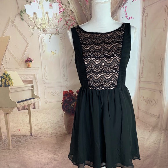 Lily Rose Black Sheer Lace Detail Dress - Picture 2 of 8